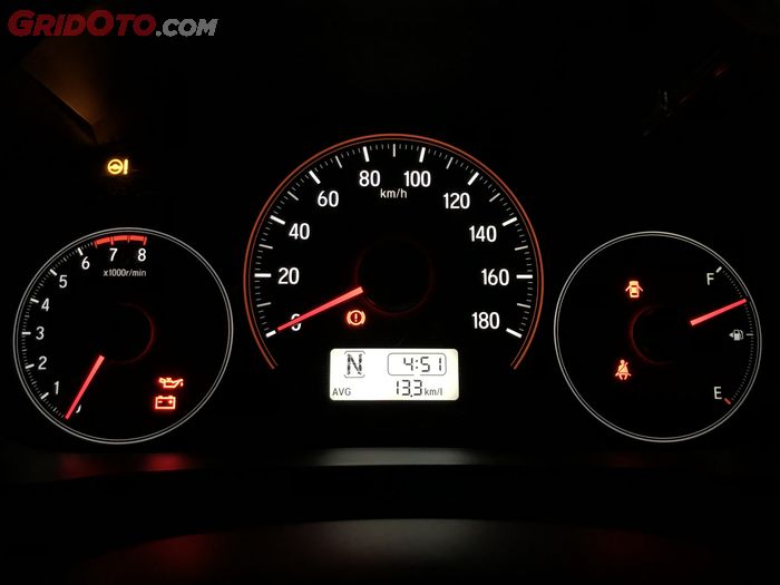 MID Honda Brio RS CVT yang menampilkan konsumsi BBM rata-rata