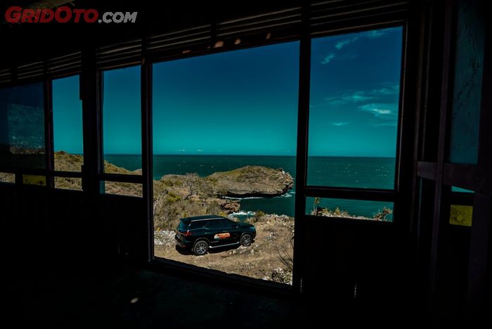 Toyota Fortuner Hidden Beach, Pemandangan di Pantai Kesirat