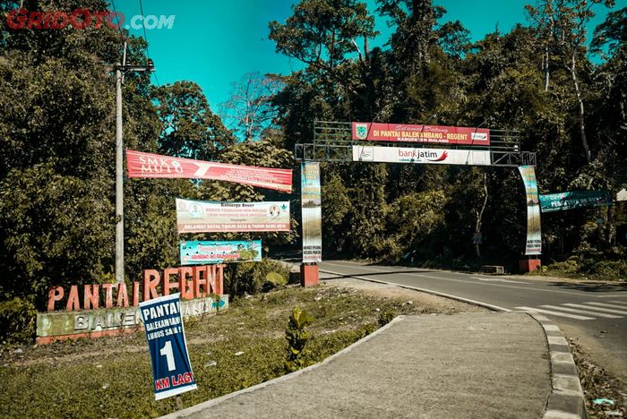 Toyota Fortuner Hidden Beach, Patokan Simpangan Menuju Pantai Kondang Merak