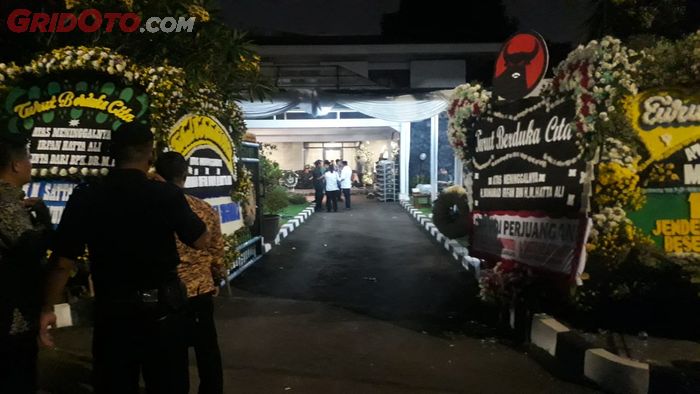 Situasi di rumah duka, Jalan Widya Chandra 3 No. 5, Jakarta, Jumat (21/6/2019)