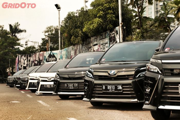 Deretan mobil anggota VCI saat foto di Jakarta Selatan