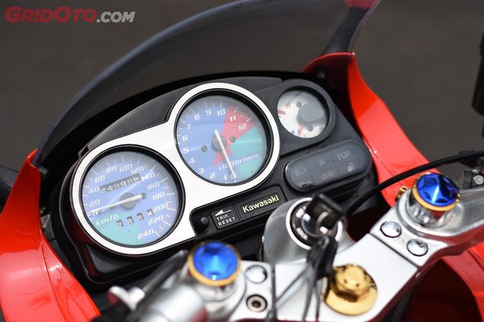 Tampilan speedometer Kawasaki Ninja 150R Serpico