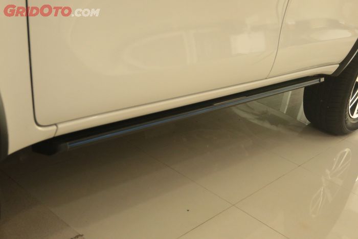 Footstep elektrik menutup otomatis saat pintu tertutup