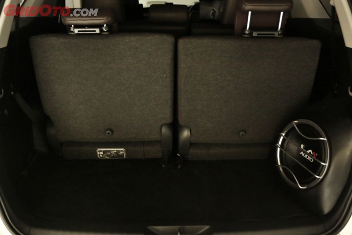 Subwoofer 10 inci lansiran LM Audio di bagasi