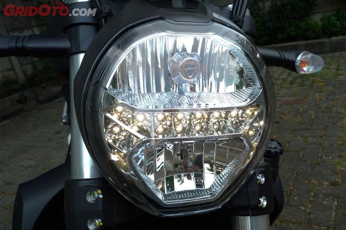 Lampu Ducati Monster 821