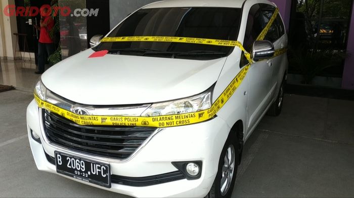 Toyota Avanza putih lansiran 2017 yang digunakan perampok Toko Emas dan SPBU di Balaraja, Banten.
