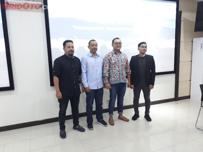 Managemen Sokonindo Automobile dalam acara diskusi dengan media tentang pasar SUV di Indonesia