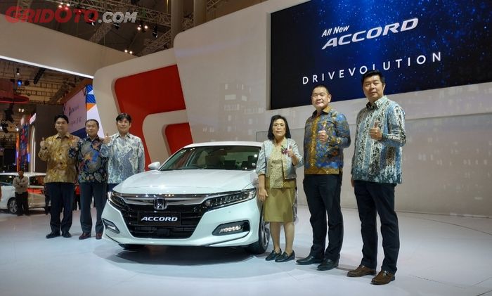 Para petinggi Honda Prospect Motor (HPM) saat meluncurkan All New Honda Accord.