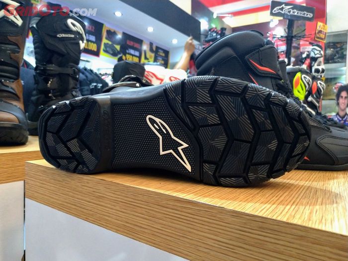 Tapak riding boots Alpinestars Belize, persis seperti punya Corozal