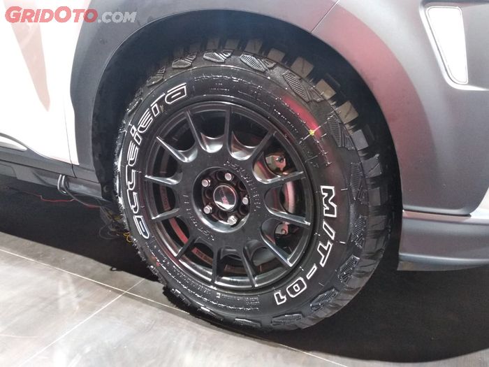 Plek baru dibungkus ban Accelera M/T 01 185/85 R16