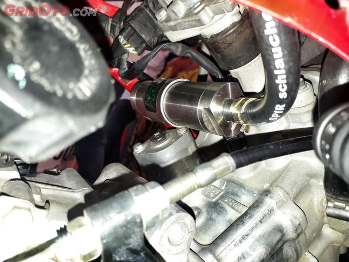 BRQ Fuel Catalyst Mini Fueller dipasang pada Honda CB 150R