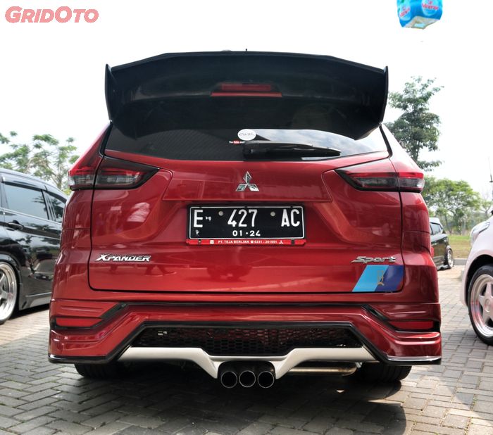 Bumper belakang berubah drastis dengan adanya diffuser tengah