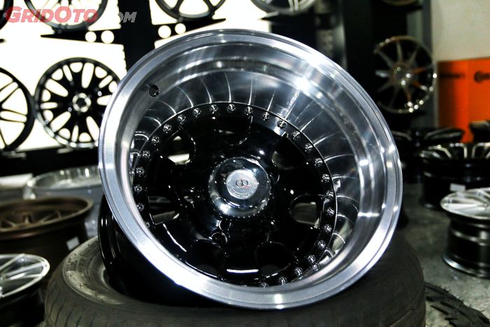 Cukup berat secara bobot karena dibuat dengan proses casting