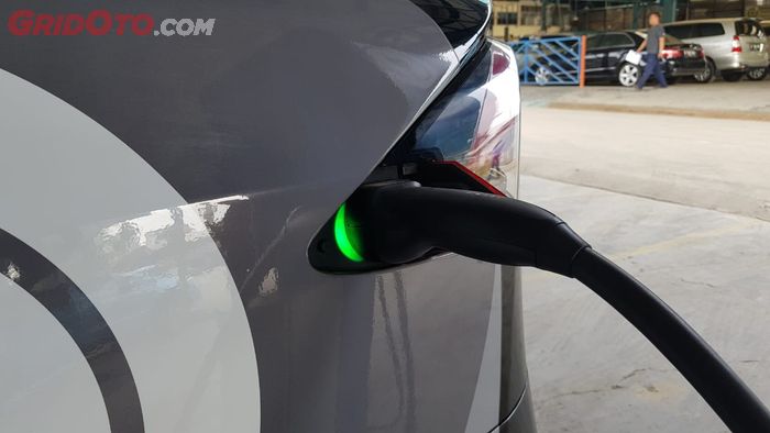 Isi Daya Baterai Tesla Model X