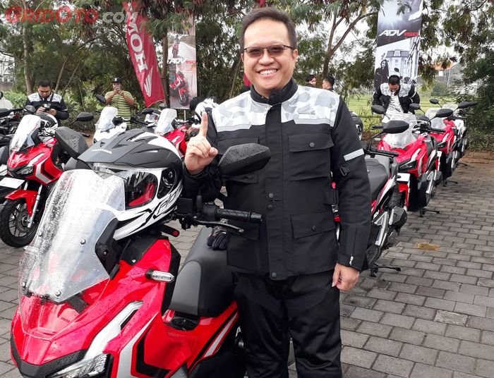 Thomas Wijaya sukses buktikan sendiri konsumsi BBM Honda ADV150 yang irit banget