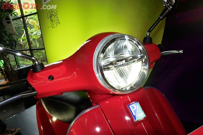 Lampu depan Vespa LX 125 i-get