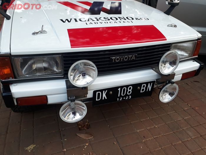 Dua pasang foglamp di bagian depan