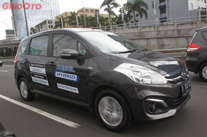 Suzuki Ertiga Diesel Hybrid, salah satu mobil mild hybrid yang pernah dijual di Indonesia.