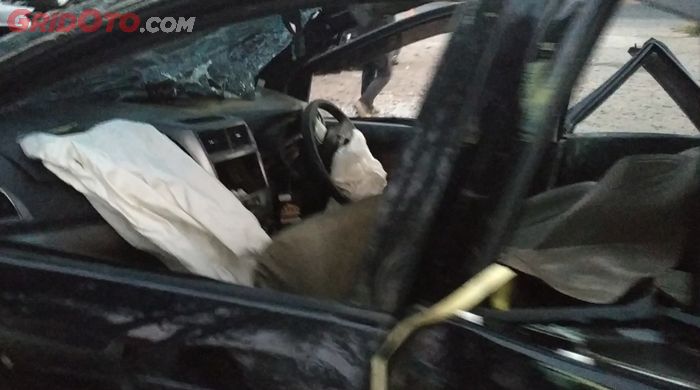 Bagian interior Toyota Avanza yang hancur akibat kecelakaan maut KM 91 Tol Cipularang.