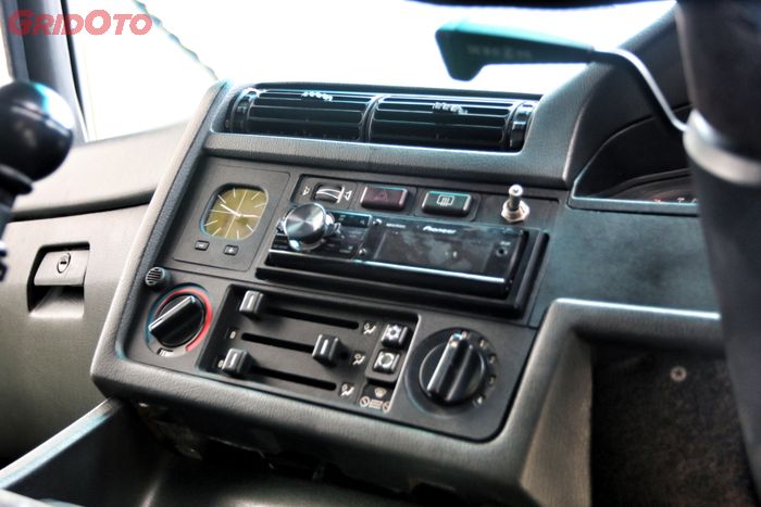 Head unit lansiran Pioneer