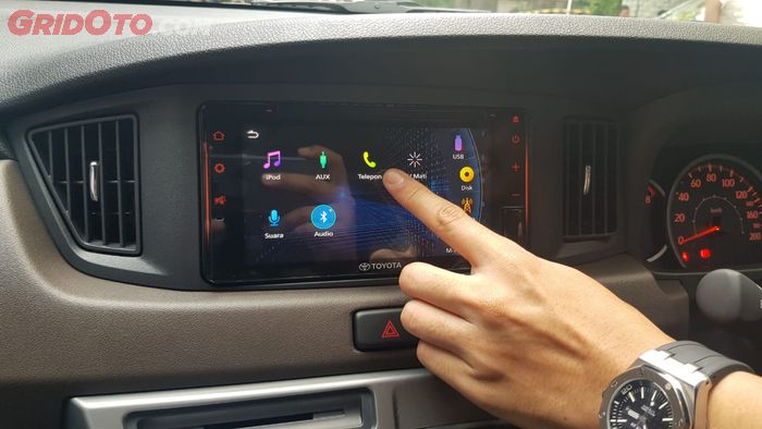Tanpa audio steering switch, pengemudi harus mengalihkan fokus ke head unit