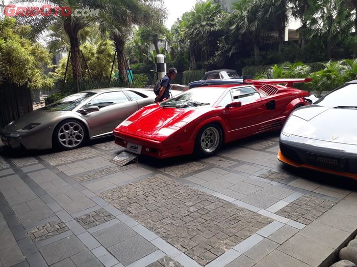 Lamborghini Gallardo bersanding dengan saudaranya