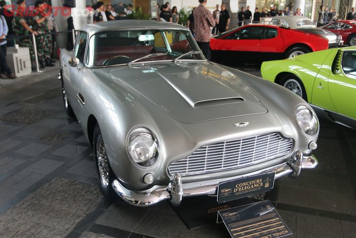 Aston Martin DB5, ikon film James Bond sejak 1964