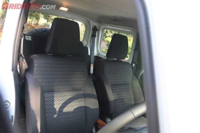 Suzuki Jimny baru hadir tanpa arm rest