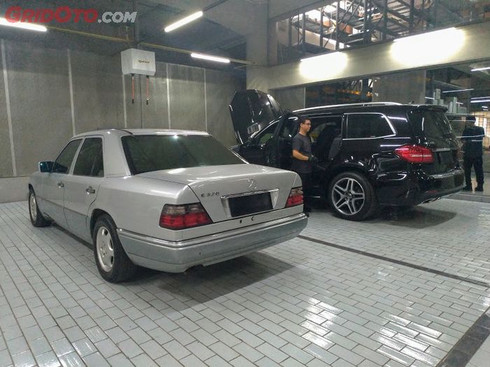 Mobil Mercedes-Benz baru maupun lama sama-sama diterima servis di diler baru ini.