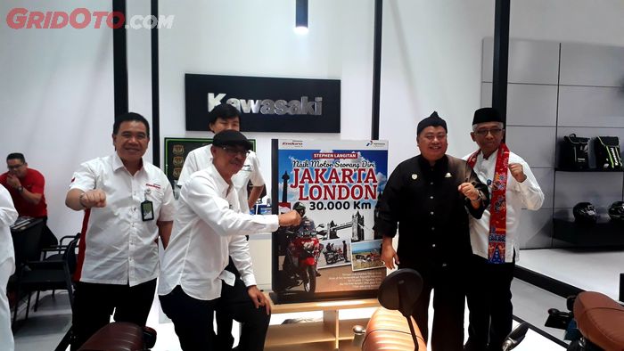 Peluncuran buku dilaksakan di Kawasaki Showroom Jakarta Pusat