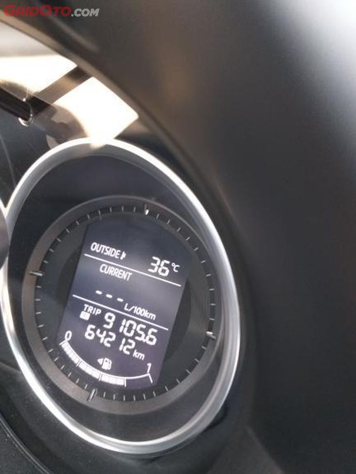 Suhu udara di luar mobil di MID
