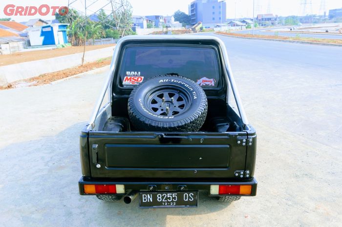 Bak diburitan jadi tempat menyimpan ban cadangan