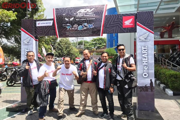 Awak media, blogger, dan vlogger yang ikut di acara ADV Satu Hati Jelajah Nusantara dari Astra Motor Bali