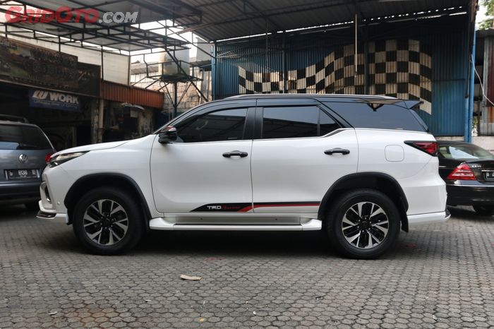 Fortuner Indonesia dipasangi body kit Fortuner TRD Thailand