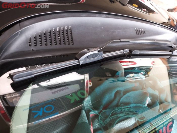 karet wiper mulai pecah-pecah wajib diganti baru