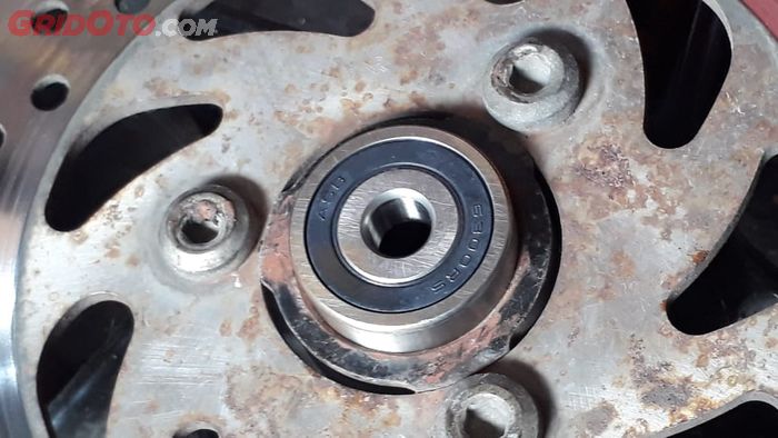 Ilustrasi bearing roda motor bekas