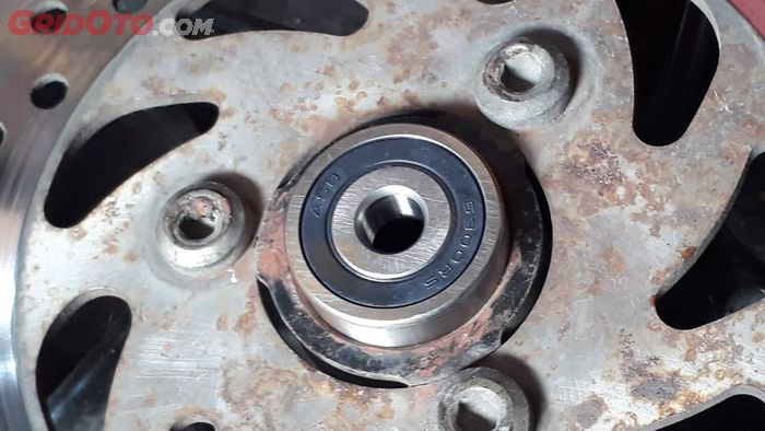 Bearing roda yang memiliki penutup karet diklaim lebih awet saat digunakan