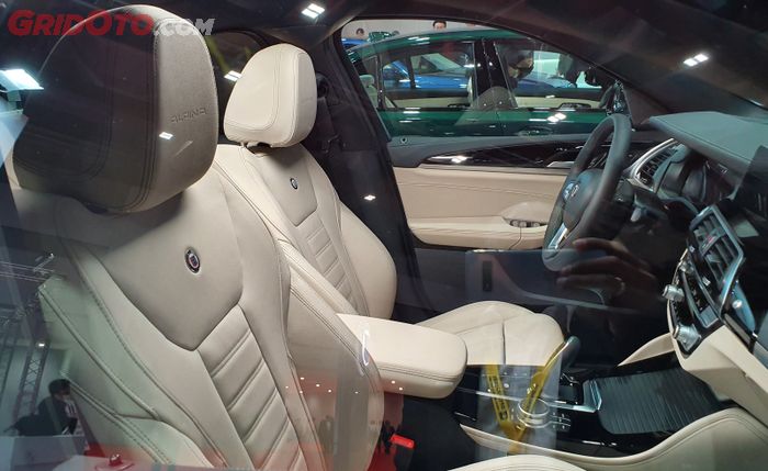 Lapisan kulit dan dasbor pilih warna putih 