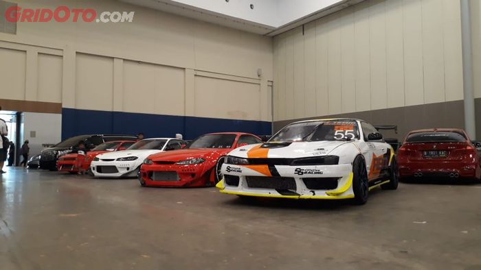 Jajaran Nissan Silvia dengan gaya racing yang kental