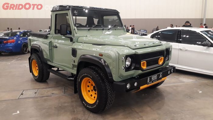 Green Jip Defender penerima penghargaan kategori Jip