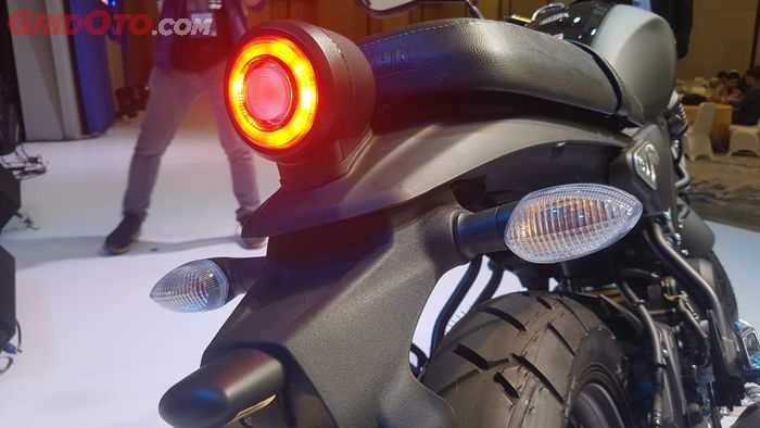 Lampu belakang Yamaha XSR 155 pakai LED, sedangkan sein masih bohlam