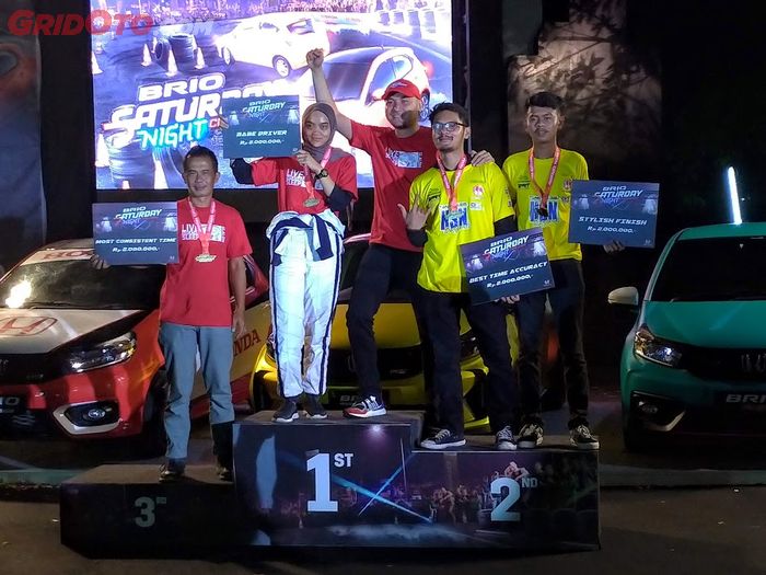 Para pemenang kategori spesial di final Brio Saturday Night Challenge 2019.