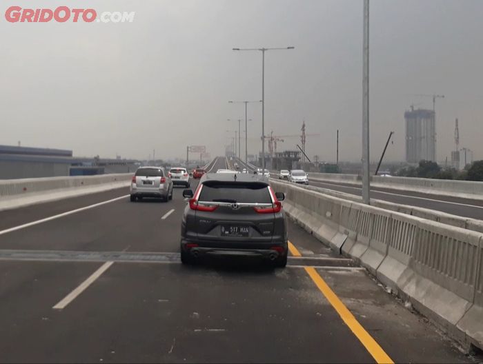 All New Honda CR-V saat melewati sambungan Jalan Tol Layang Japek