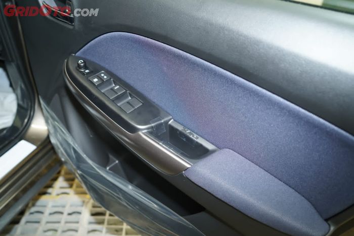 Interior Suzuki New Baleno diberi sentuhan warna dark blue