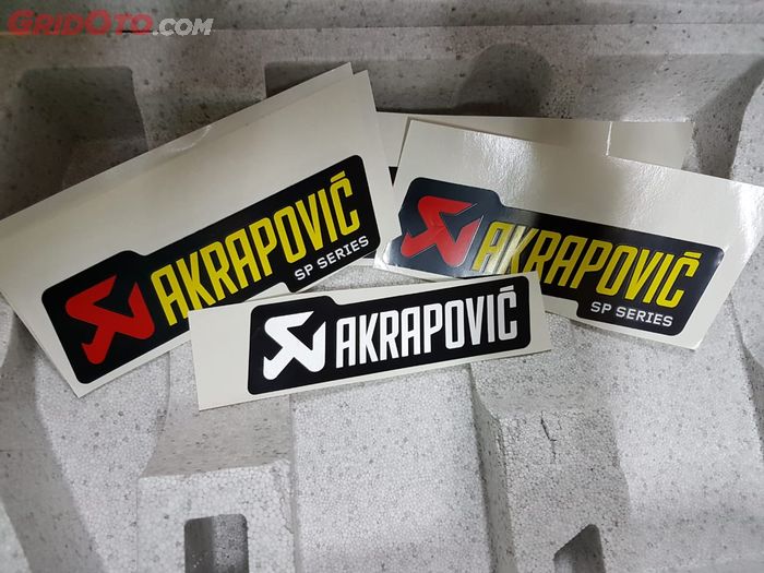 sticker jadi salah spare part yang dijual buat knalpot Akrapovic