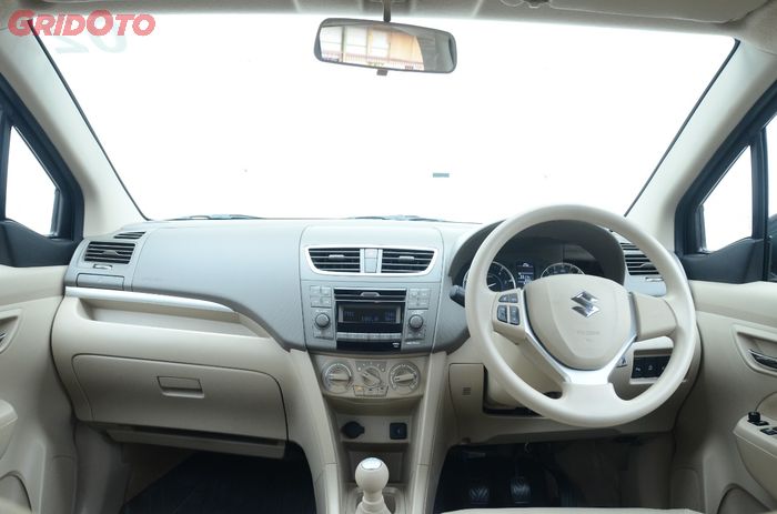 Interior Suzuki Ertiga generasi pertama