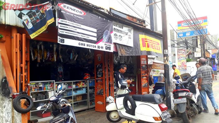 Gaya Motor Baru (GMB) toko aksesoris dan sparepart khusus Vespa 2-tak di Jalan Otista, Jakarta Timur