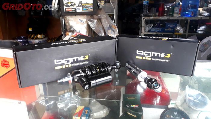 Shock Vespa BGM impor Italy di Gaya Motor Baru (GMB) Jalan Otista, Jakarta Timur.