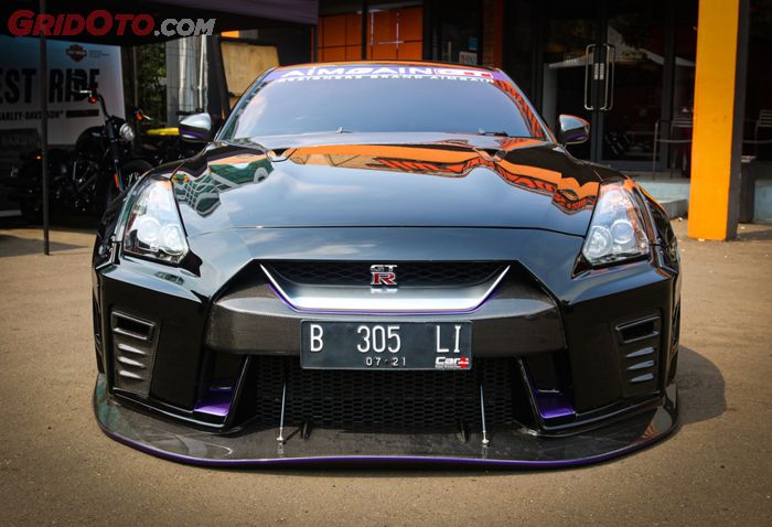 Modifkasi Nisaan GT-R R35 + body kit Aimgain X Stancenation Type 2