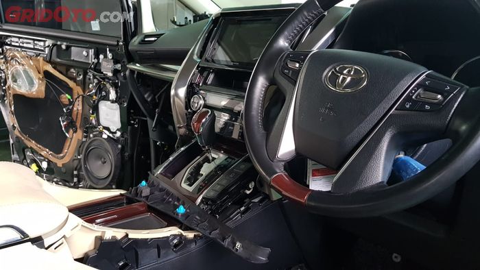 Toyota Alphard Korban Terendam Banjir